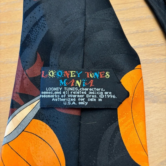 Looney Tunes Mania Halloween Tie - Picture 5 of 5